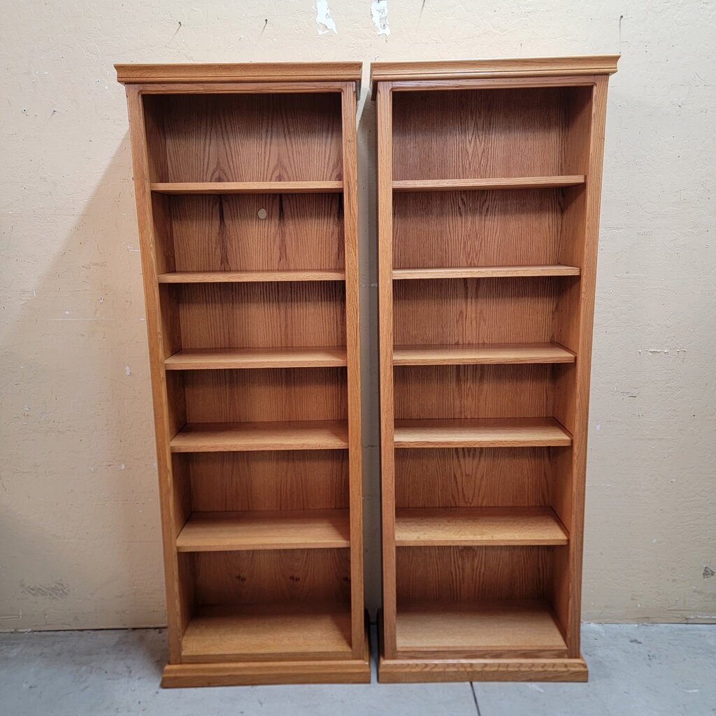 8554-8555 Traditional Oak Bookcase