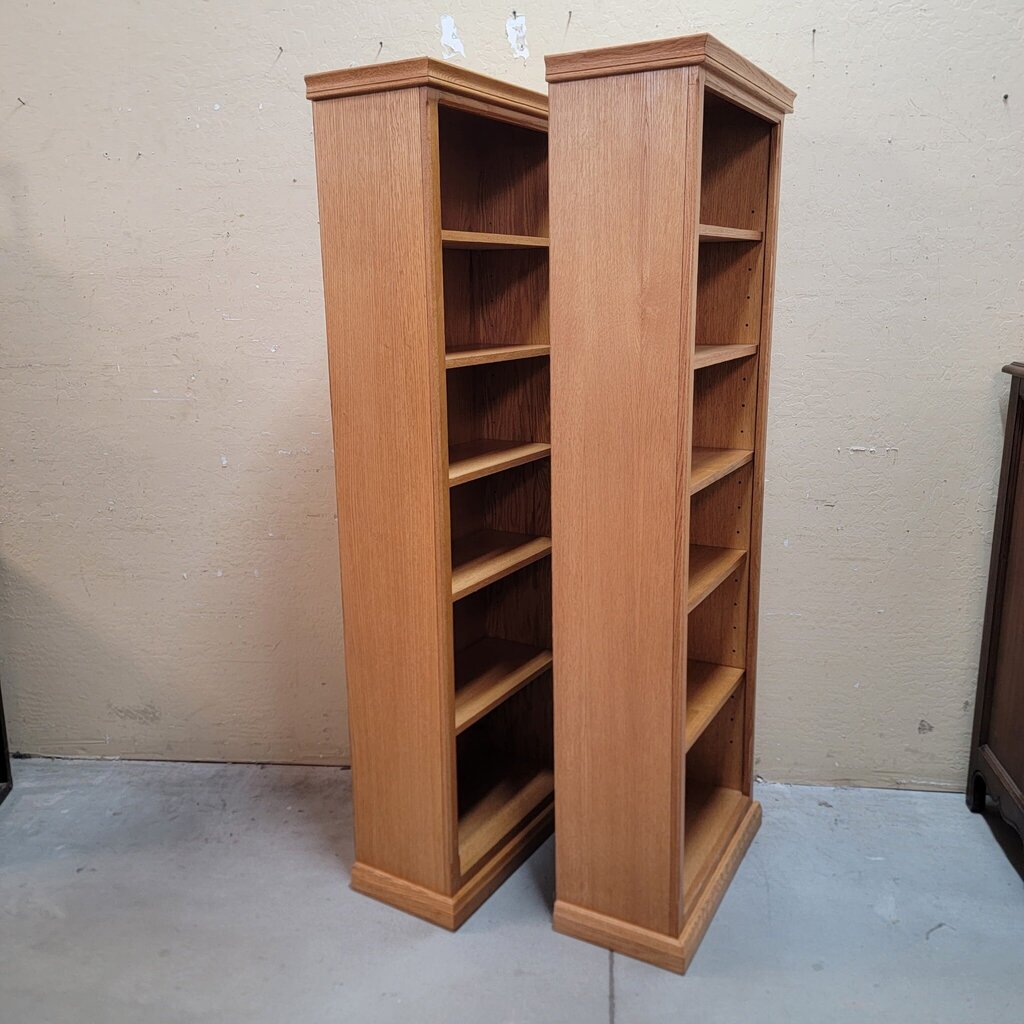 8554-8555 Traditional Oak Bookcase