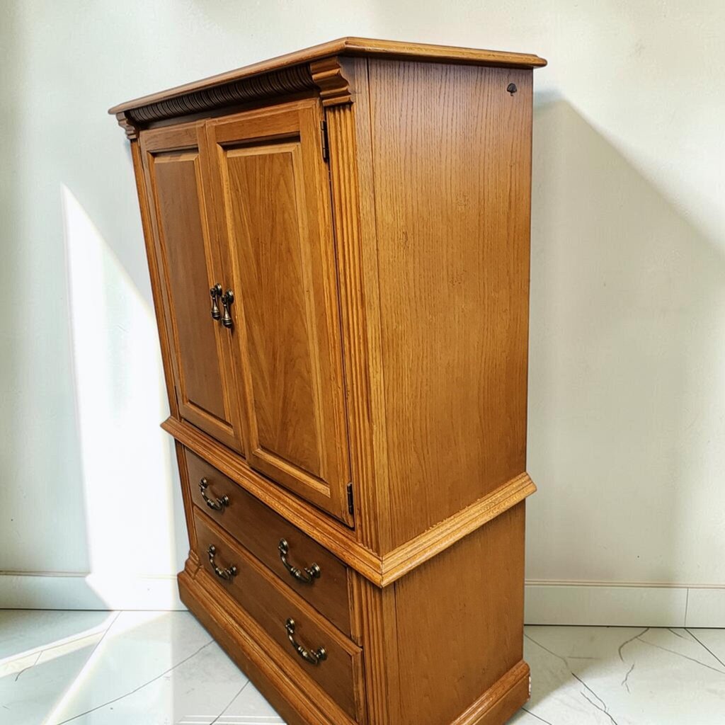8594 Oak Media Armoire