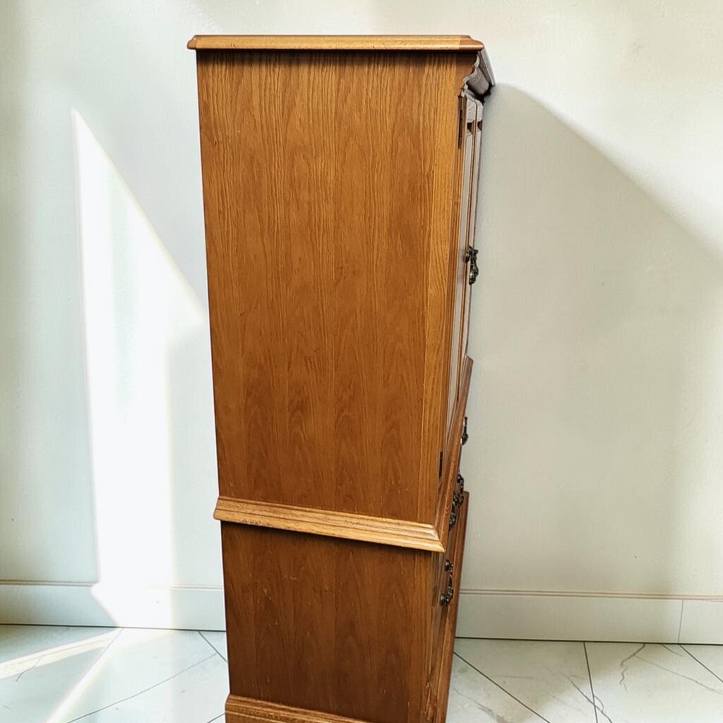 8594 Oak Media Armoire