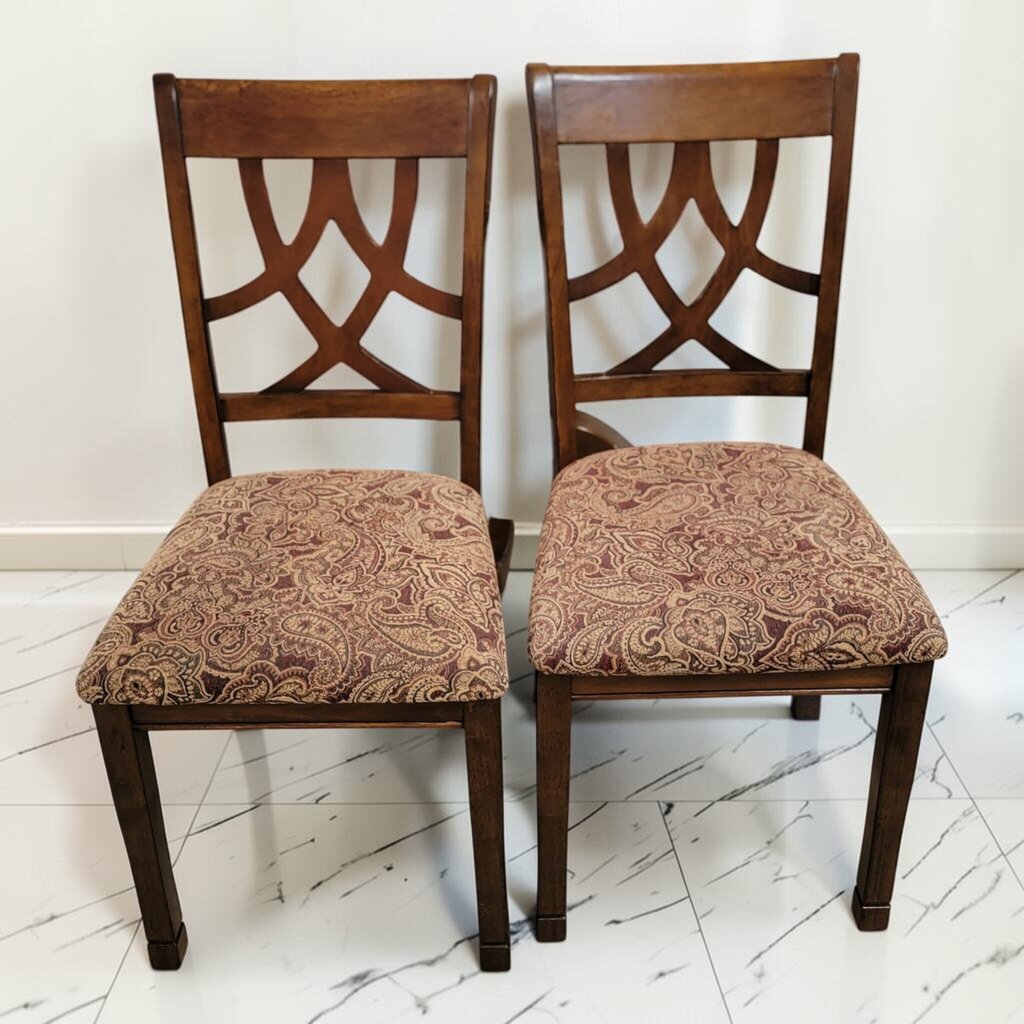 8617 3 Piece Round Pedestal Dining Table with Lattice Back Chairs