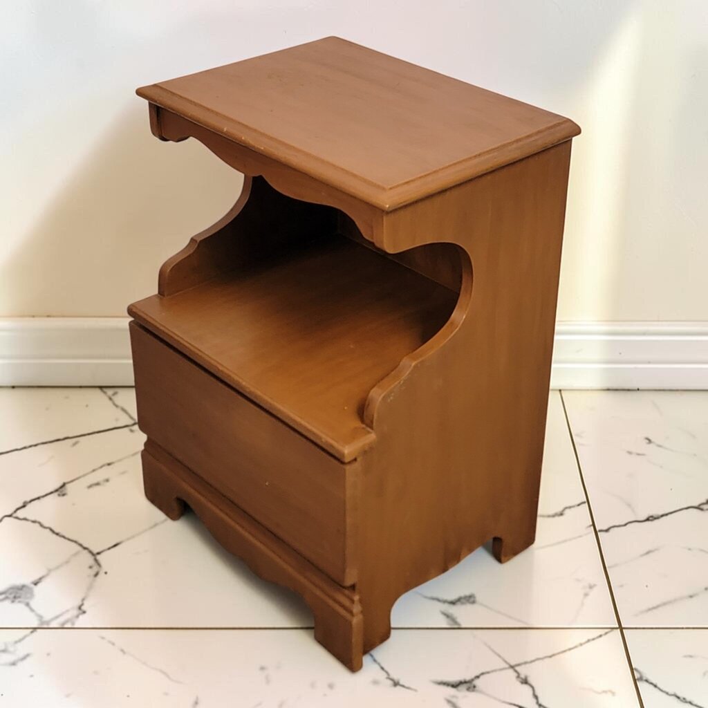 8622 Vintage Early American Scalloped Maple Nightstand