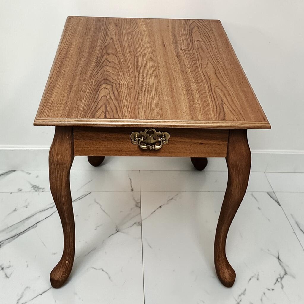 8640 Vintage Oak Queen Anne Style End Table