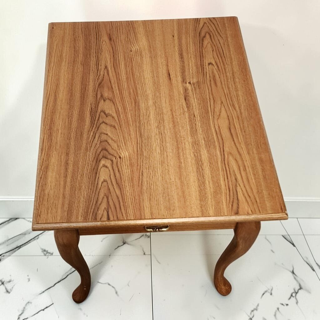 8640 Vintage Oak Queen Anne Style End Table