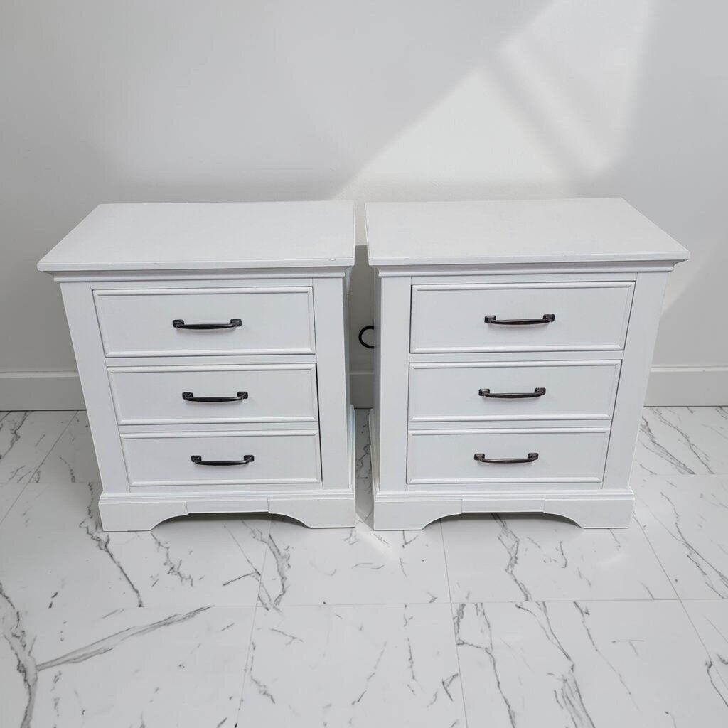 8723-8724 Modern White Three Drawer Nightstand with USB outlet