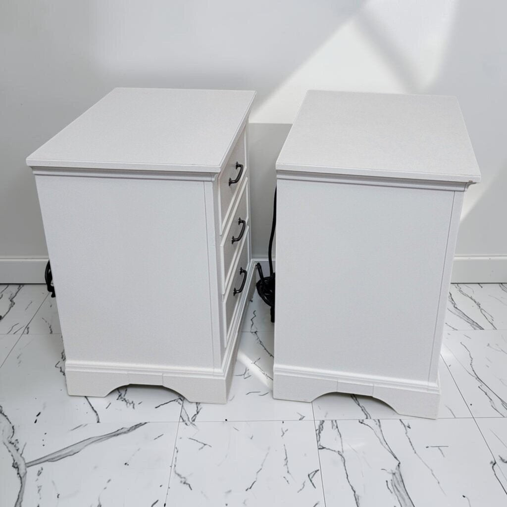 8723-8724 Modern White Three Drawer Nightstand with USB outlet