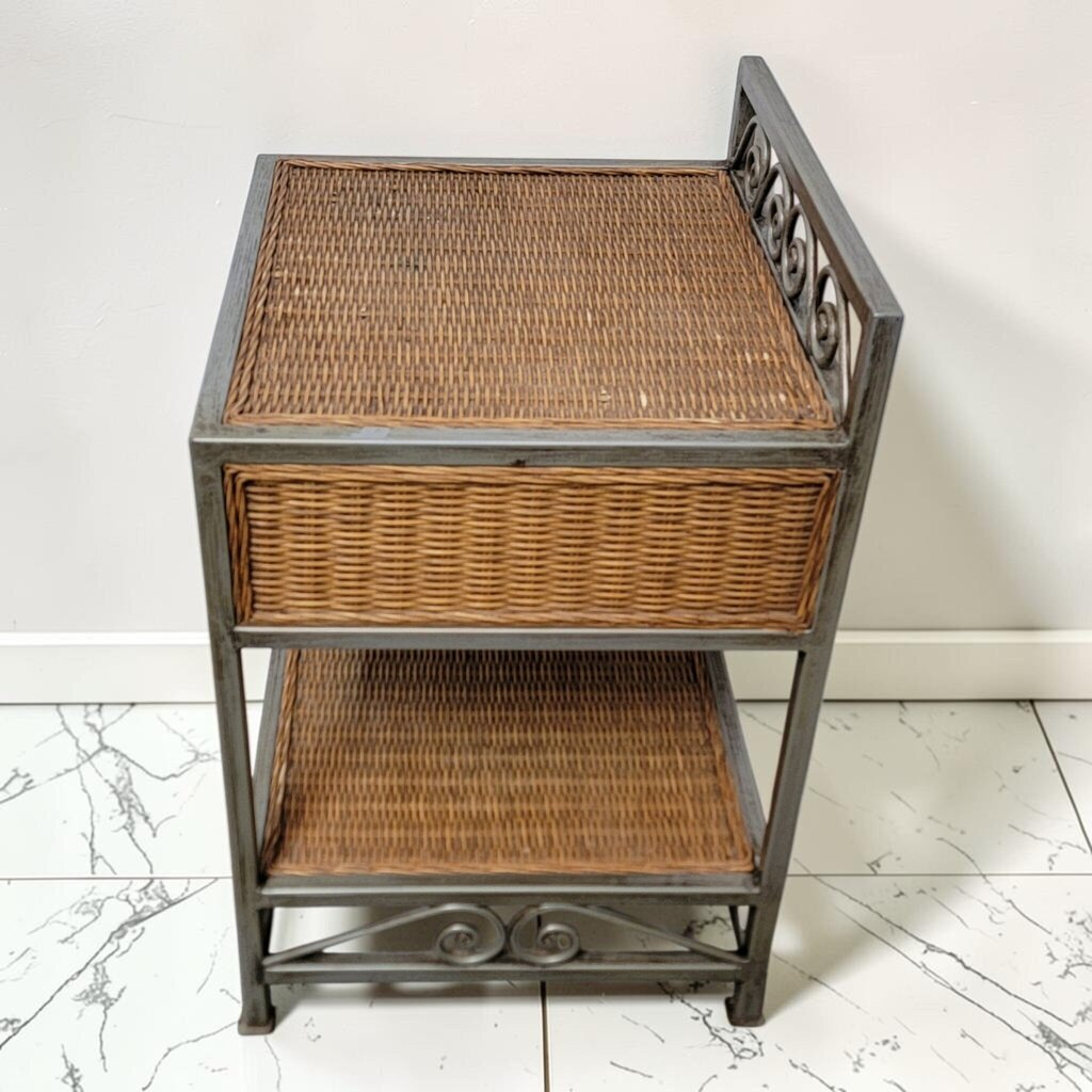 8757 Wicker End #Table