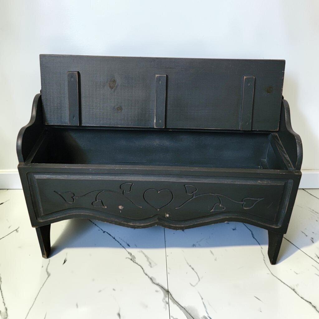 8779 Navy Heart #Bench