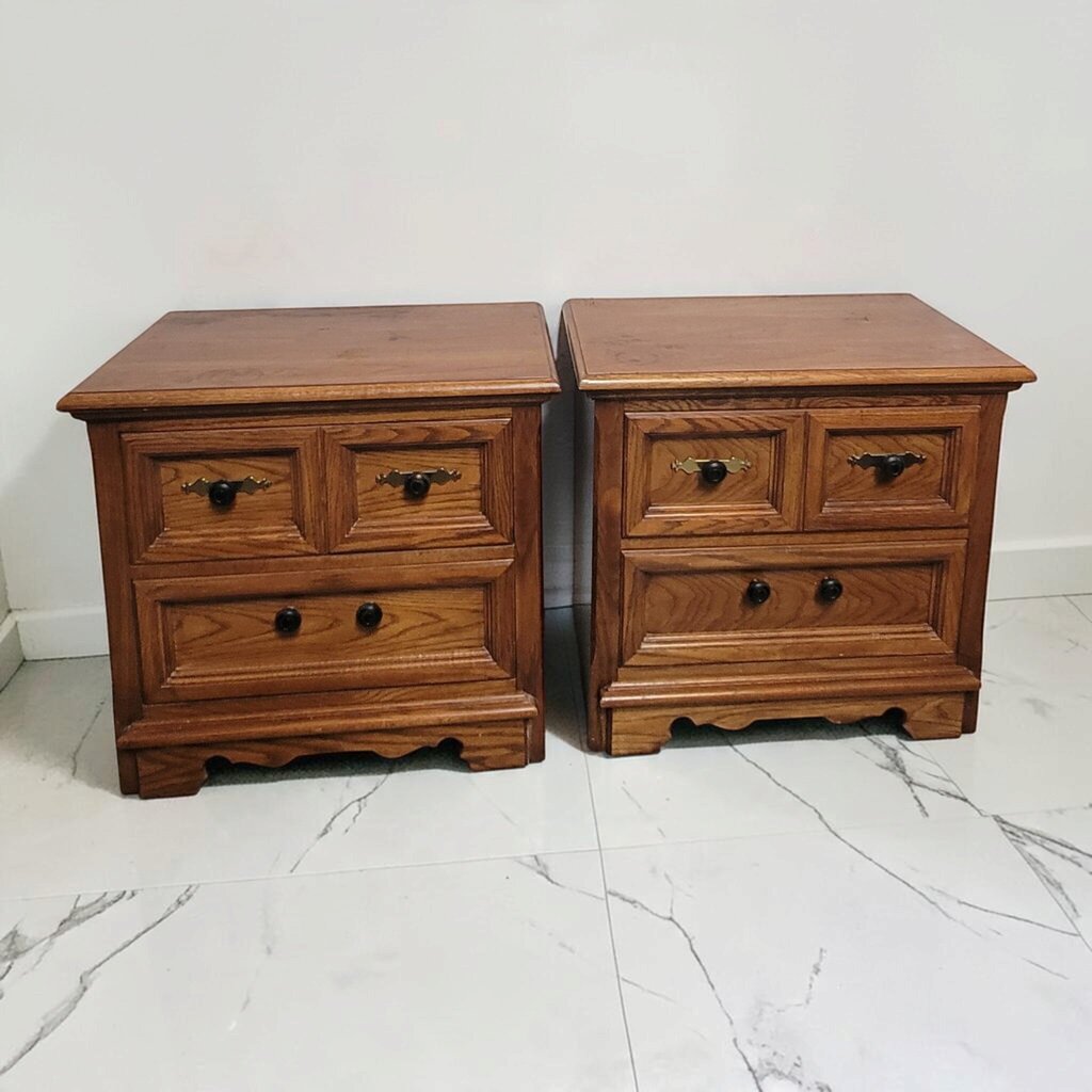 8845-8846 Oak Traditional 2 Drawer #Nightstand