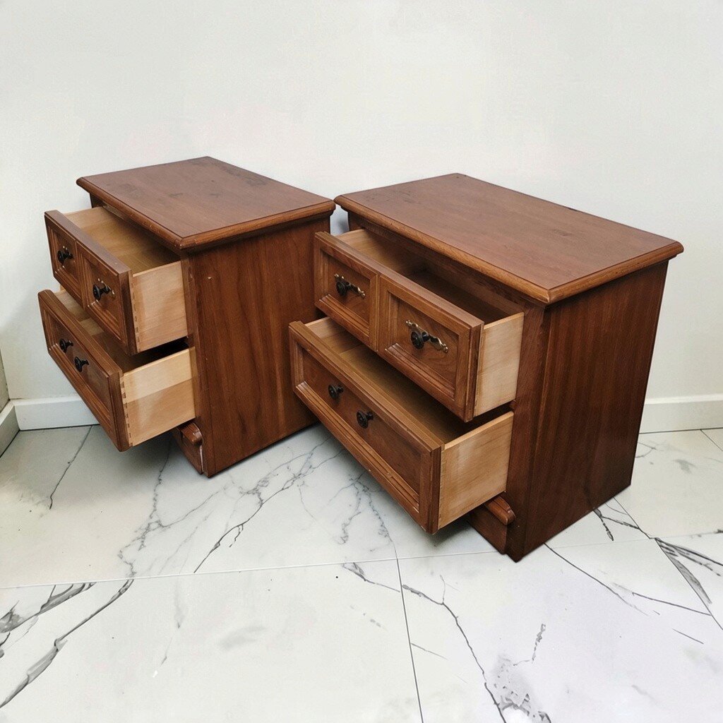 8845-8846 Oak Traditional 2 Drawer #Nightstand