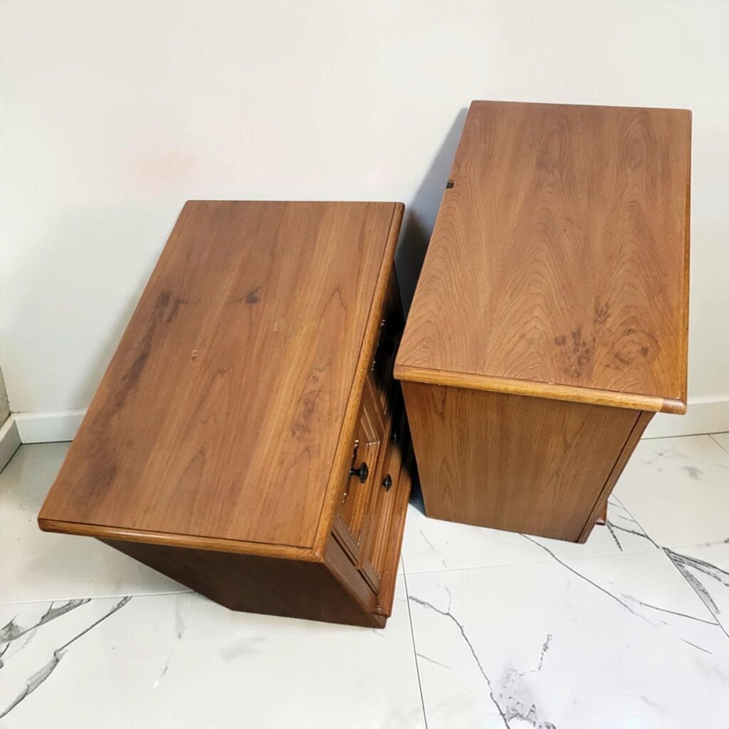 8845-8846 Oak Traditional 2 Drawer #Nightstand