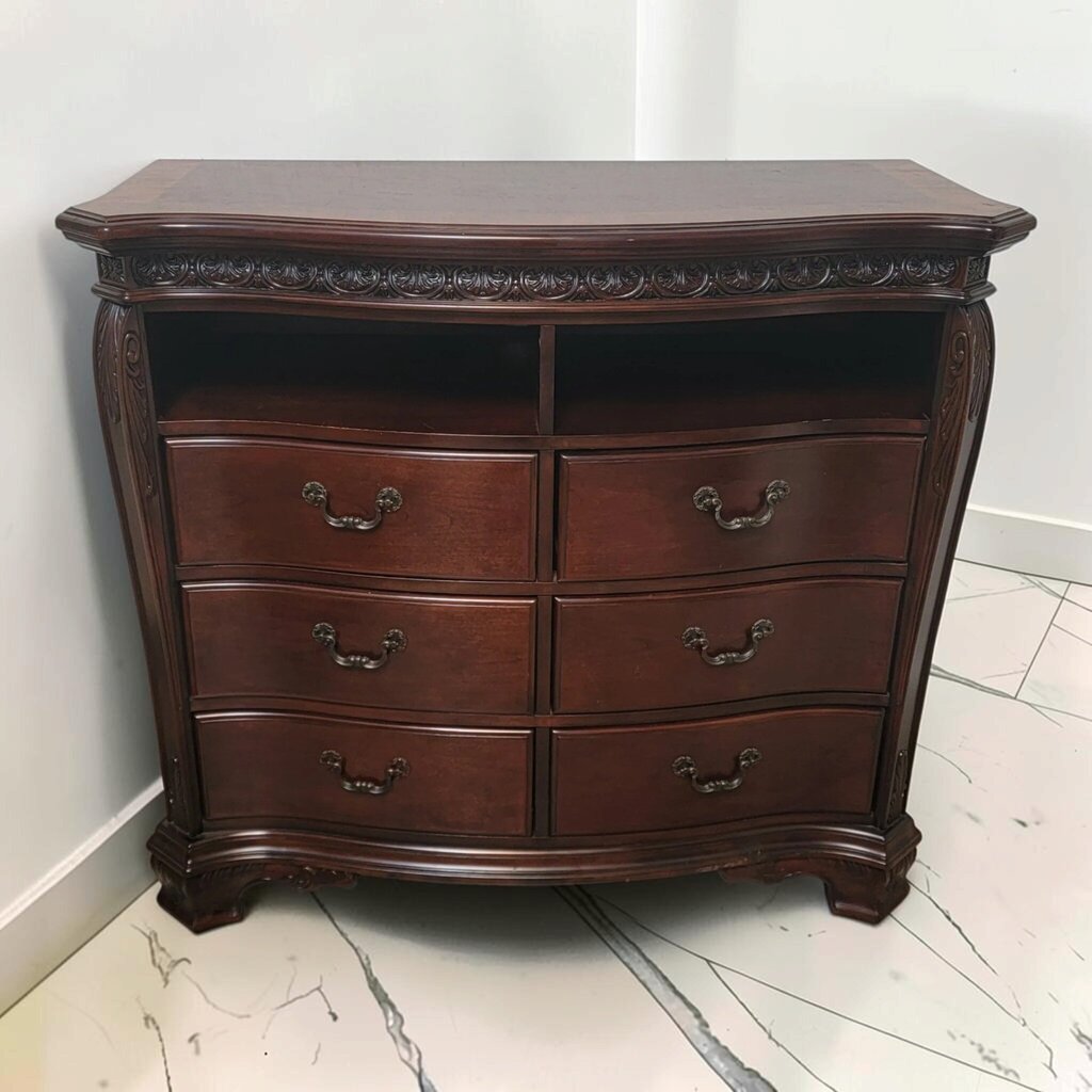 8864 Traditional Serpentine Media #Chest
