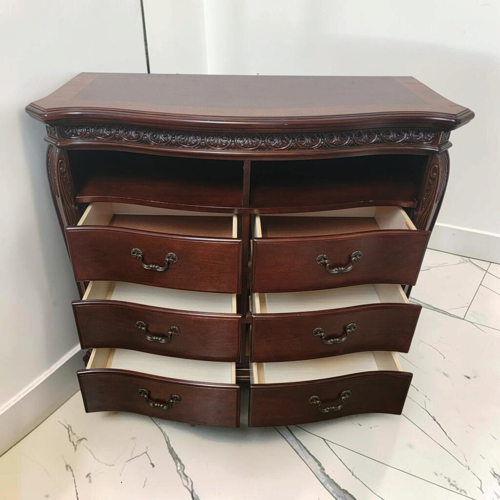 8864 Traditional Serpentine Media #Chest