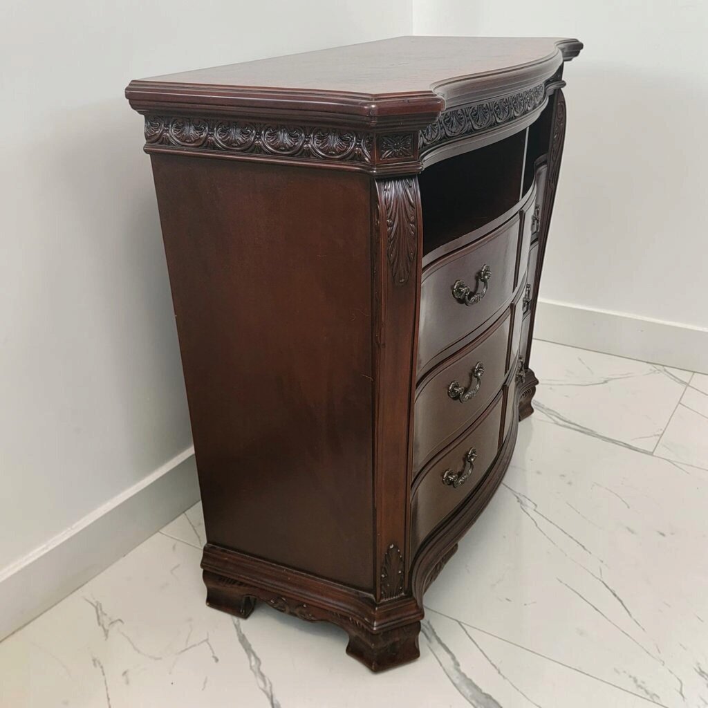 8864 Traditional Serpentine Media #Chest