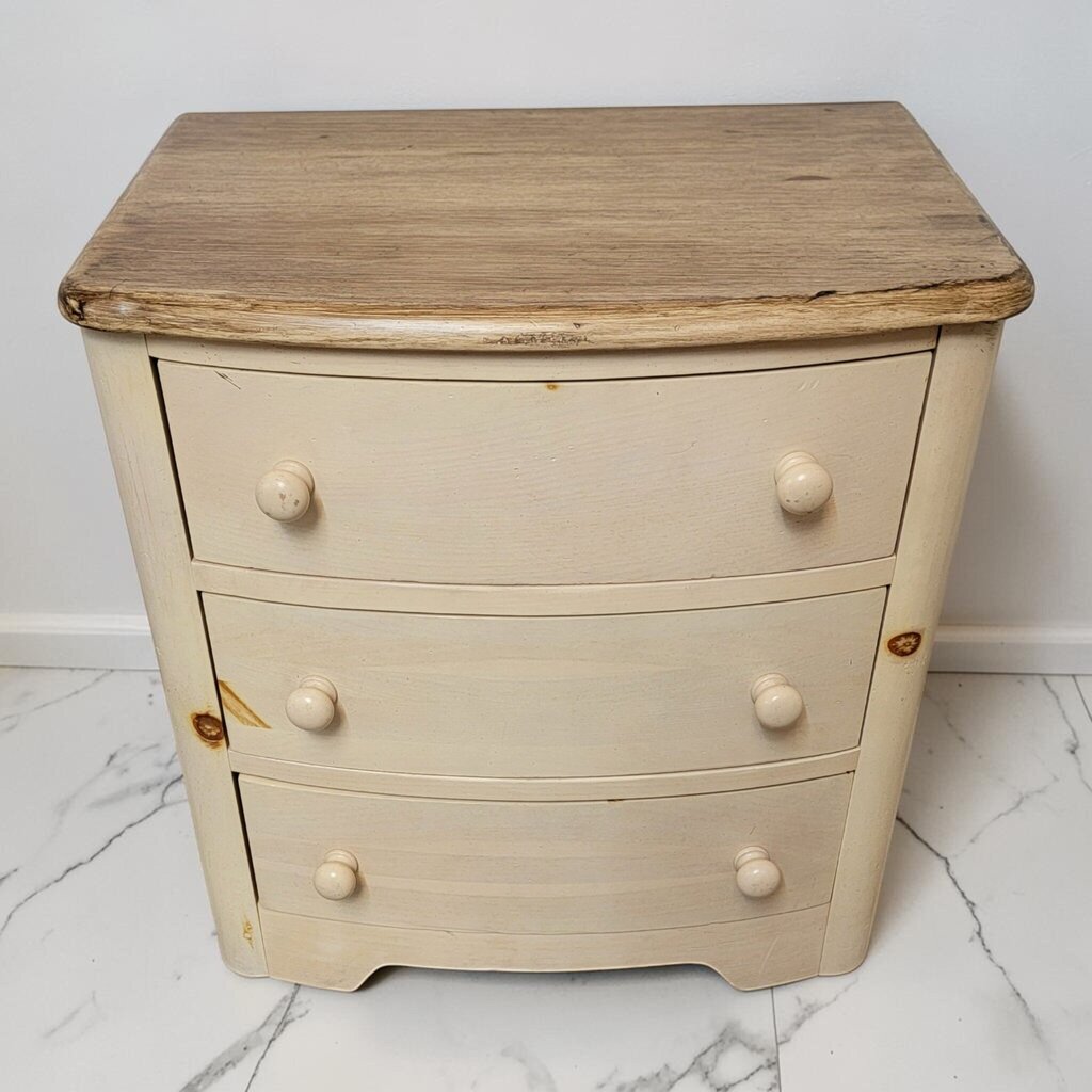 8872 Two- Tone Curved Pine 3-Drawer Stanley #Nightstand