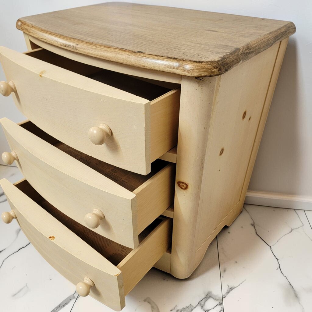 8872 Two- Tone Curved Pine 3-Drawer Stanley #Nightstand