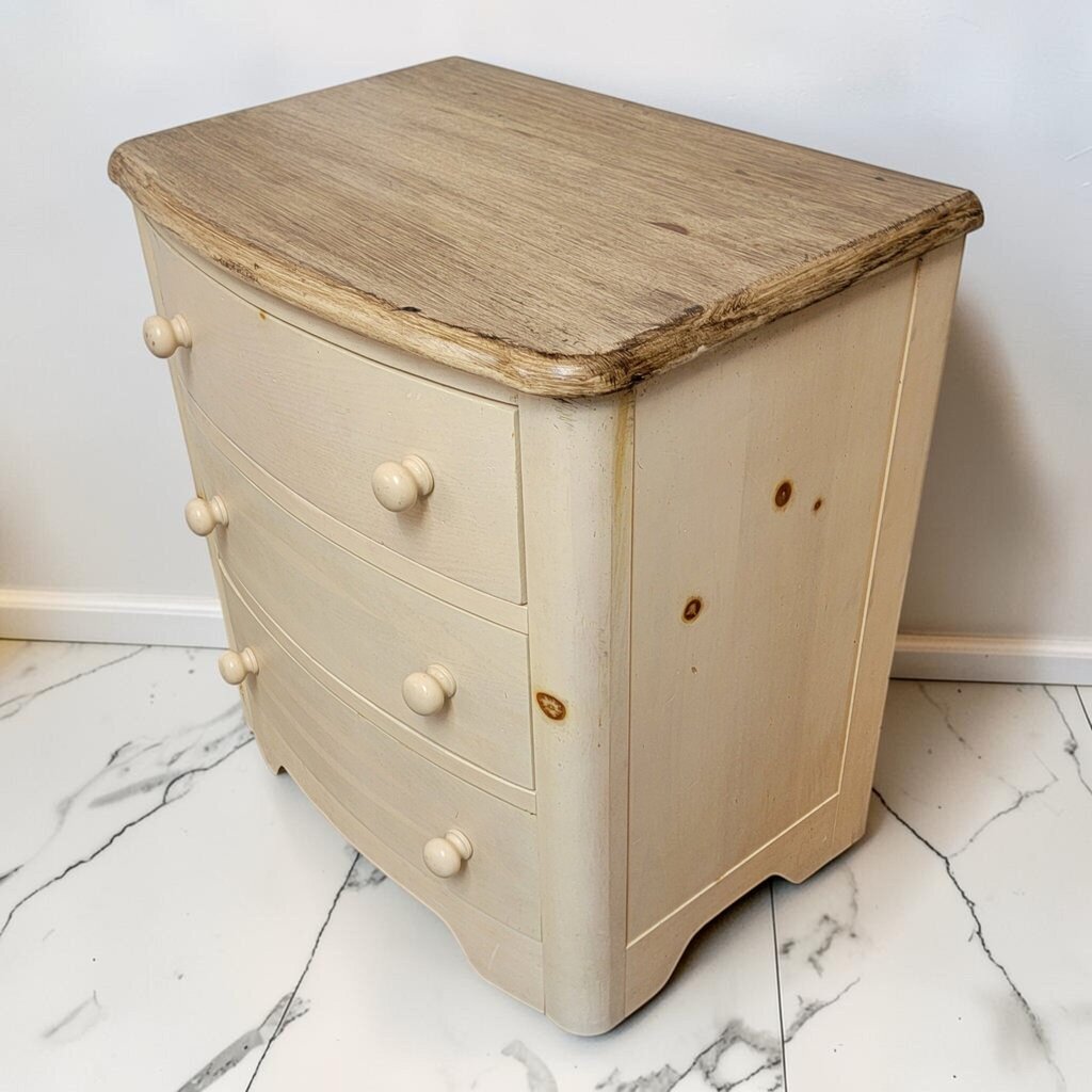 8872 Two- Tone Curved Pine 3-Drawer Stanley #Nightstand