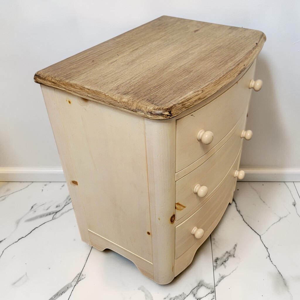 8872 Two- Tone Curved Pine 3-Drawer Stanley #Nightstand