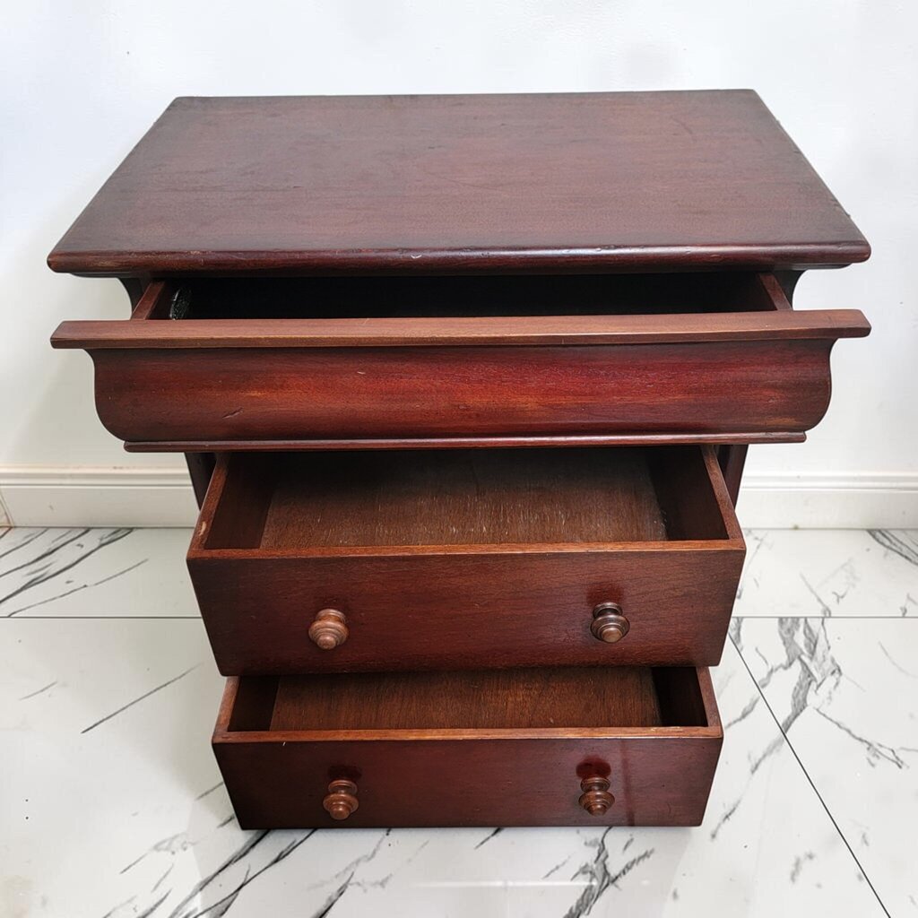 8899 South Cone Traditional 3 Drawer #Nightstand with Scalloped Apron