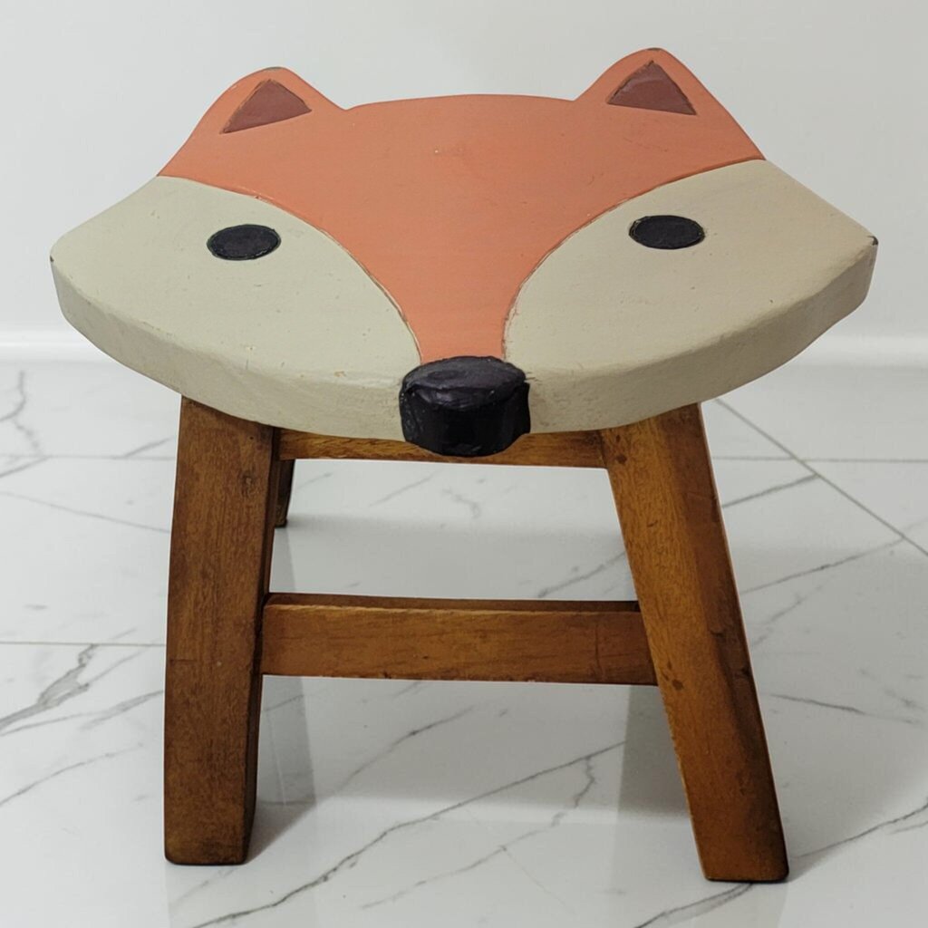 8903 Fox Stool
