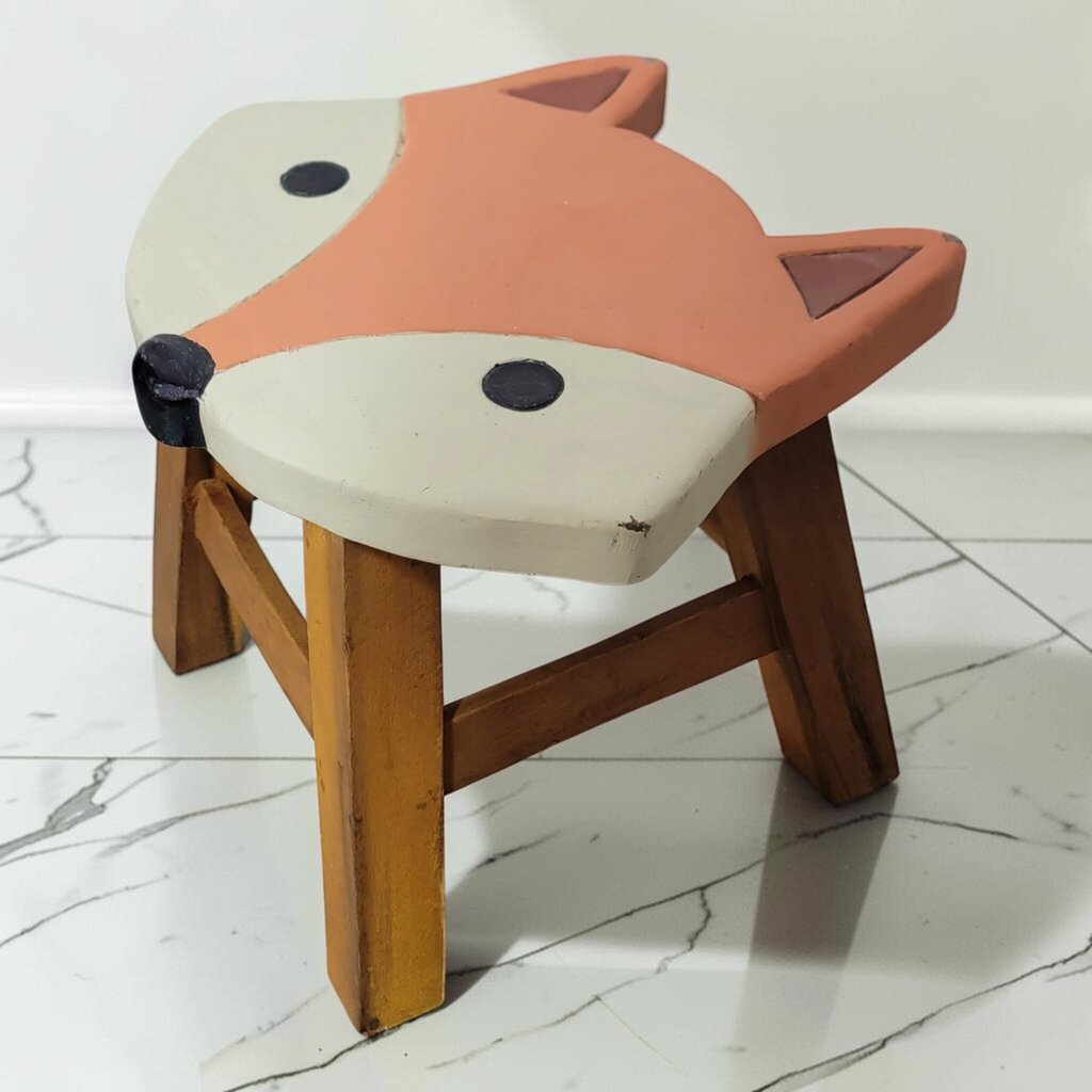 8903 Fox Stool