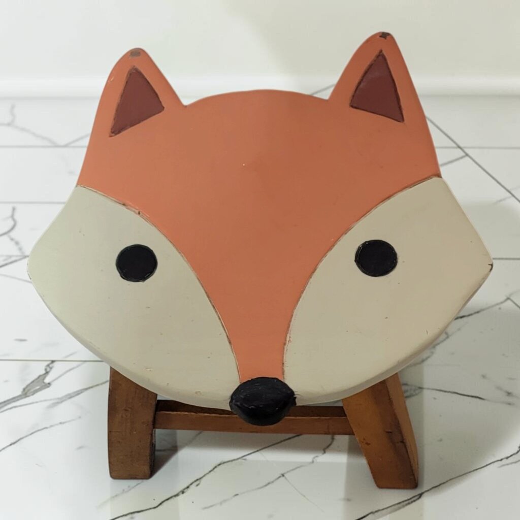 8903 Fox Stool