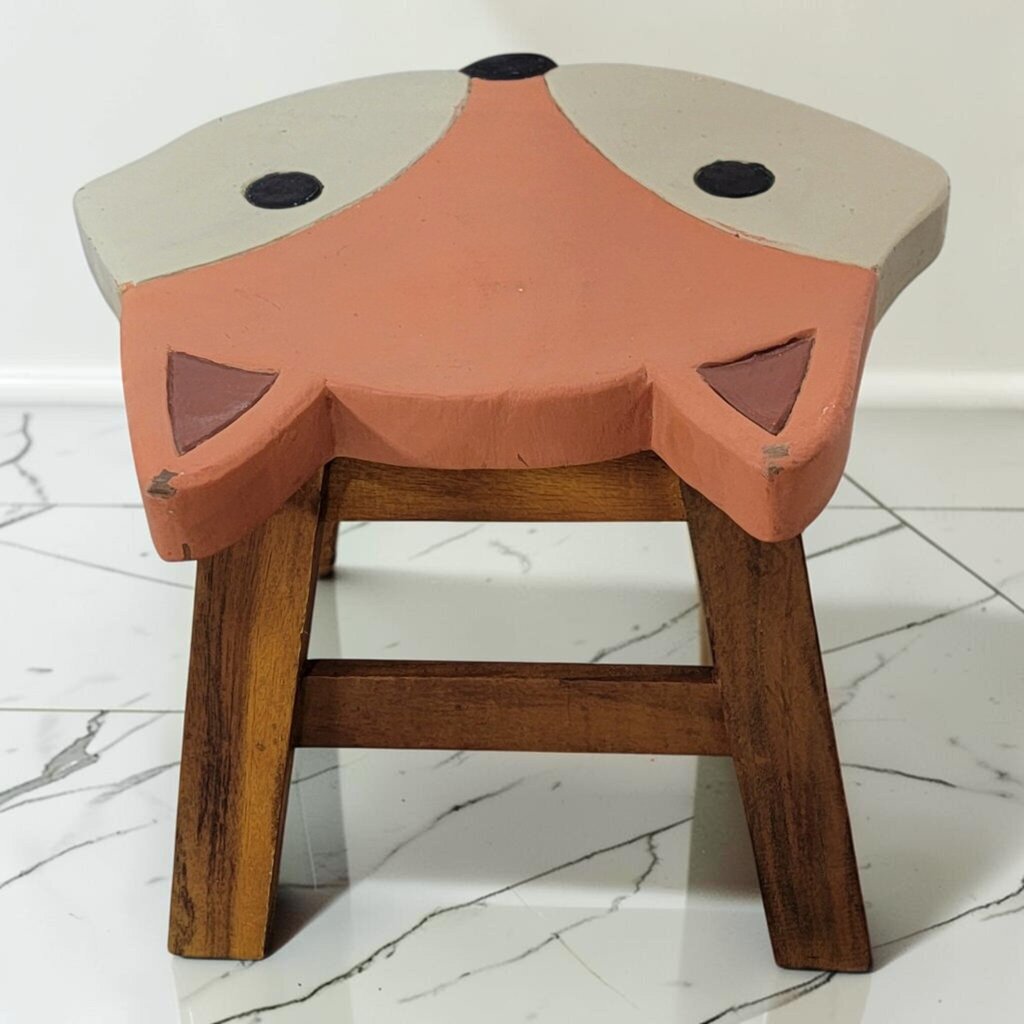 8903 Fox Stool