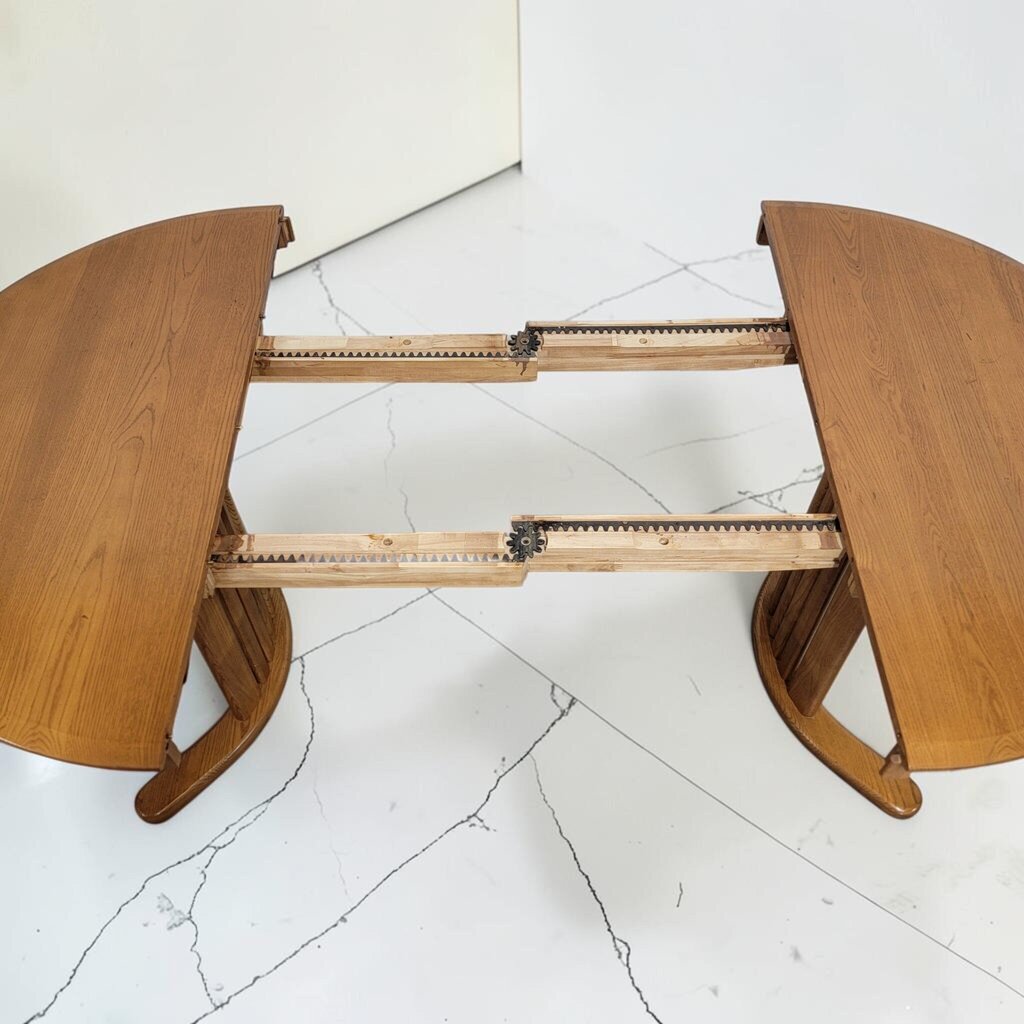 8913 Round Mission Dining Table with 2 Leaves