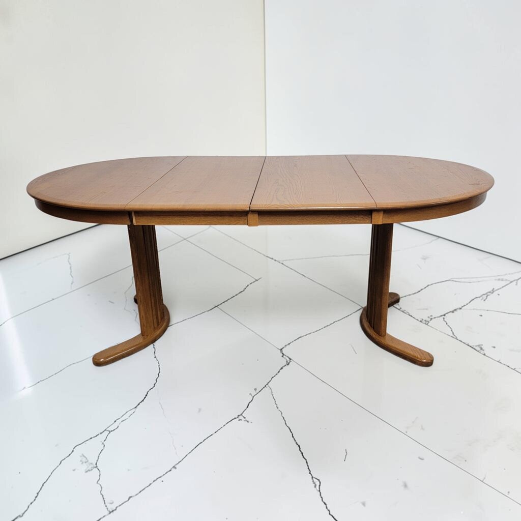 8913 Round Mission Dining Table with 2 Leaves
