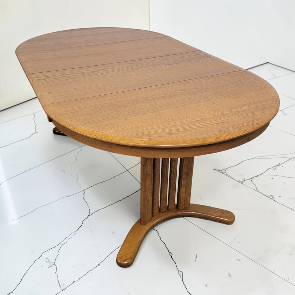 8913 Round Mission Dining Table with 2 Leaves