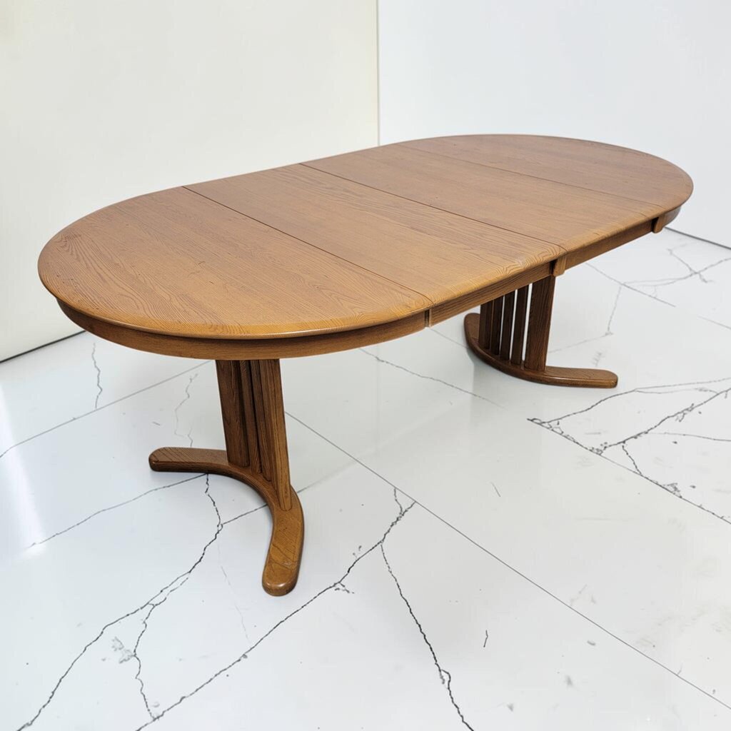8913 Round Mission Dining Table with 2 Leaves