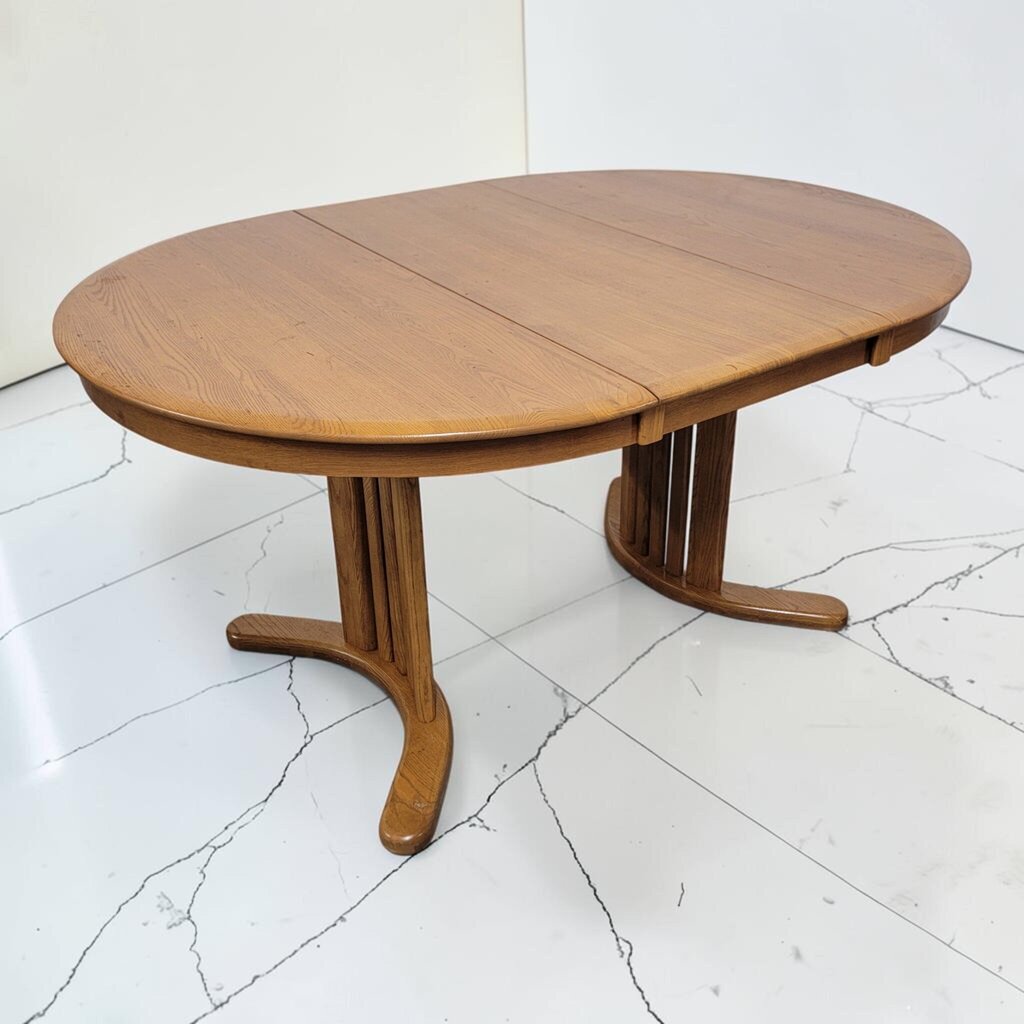 8913 Round Mission Dining Table with 2 Leaves