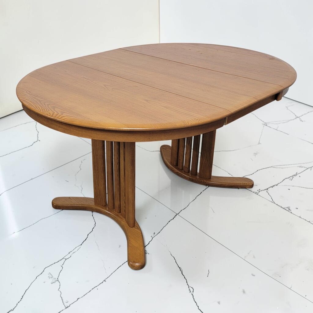 8913 Round Mission Dining Table with 2 Leaves