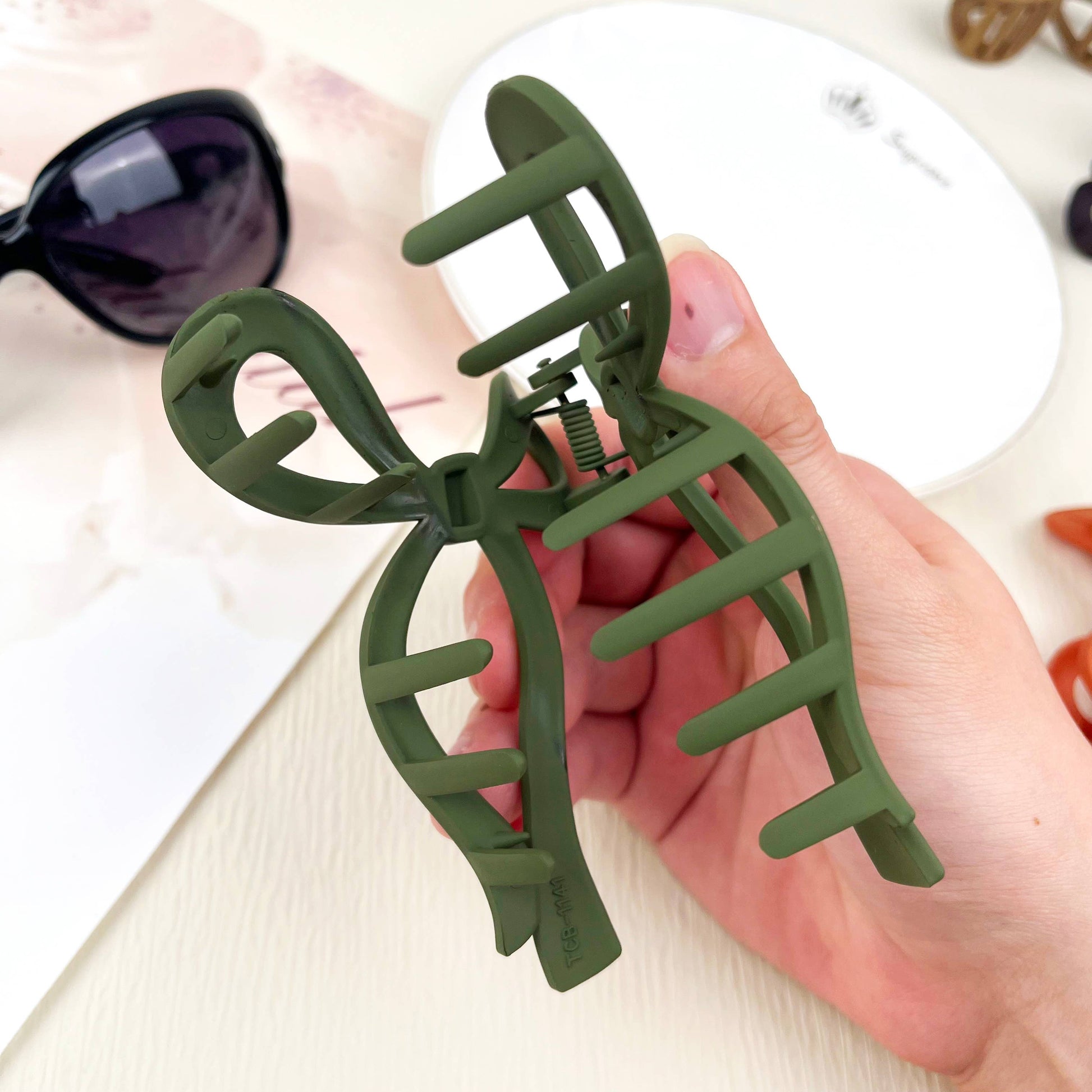 Large Bow Hair Clip Retro Simple Claw Clips